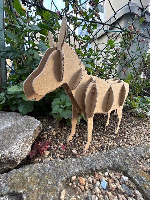 ダンボール工作キット発売！