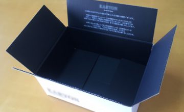 通販用ダンボール白　裏は黒